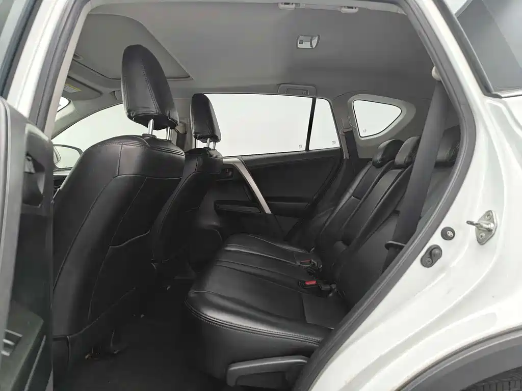 Toyota RAV4 — миниатюра 11
