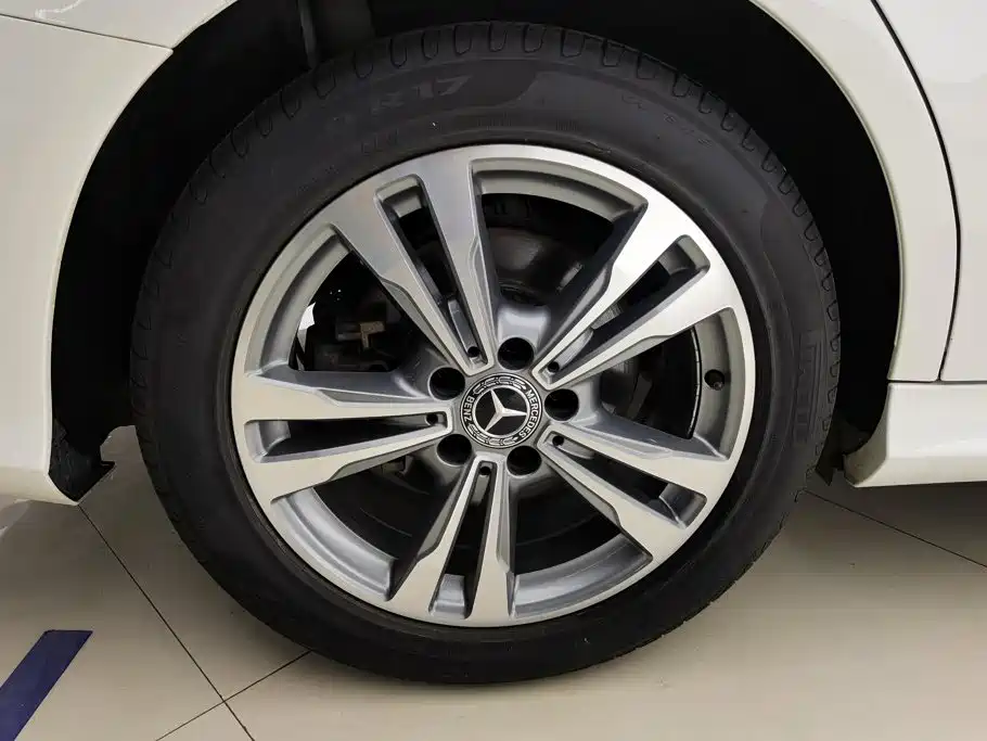 Mercedes-Benz C-Class — миниатюра 6