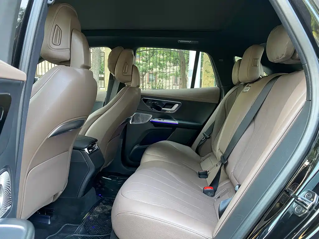 Mercedes-Benz EQE SUV — миниатюра 8