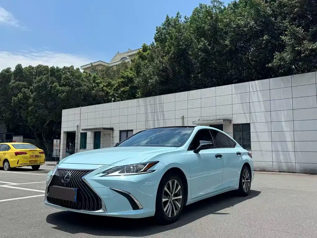 Lexus ES 2019