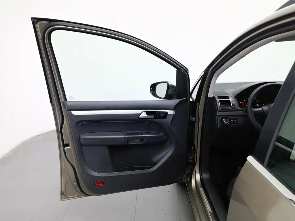 Volkswagen Touran — миниатюра 8