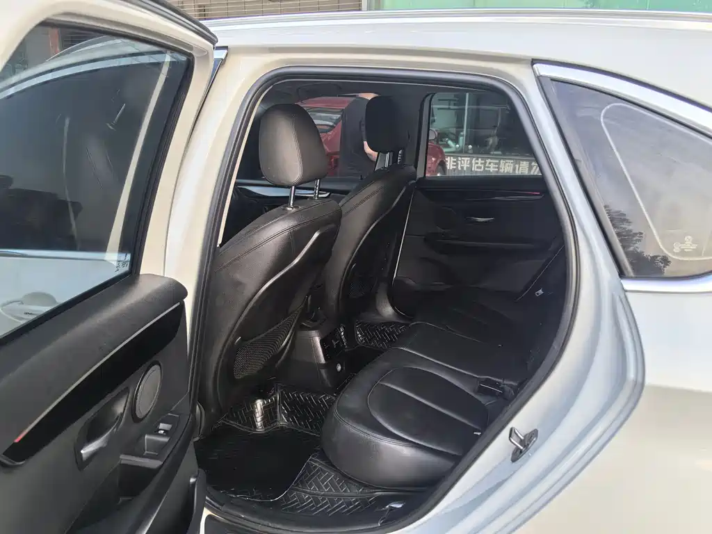 BMW 2 Series Active Tourer — миниатюра 6