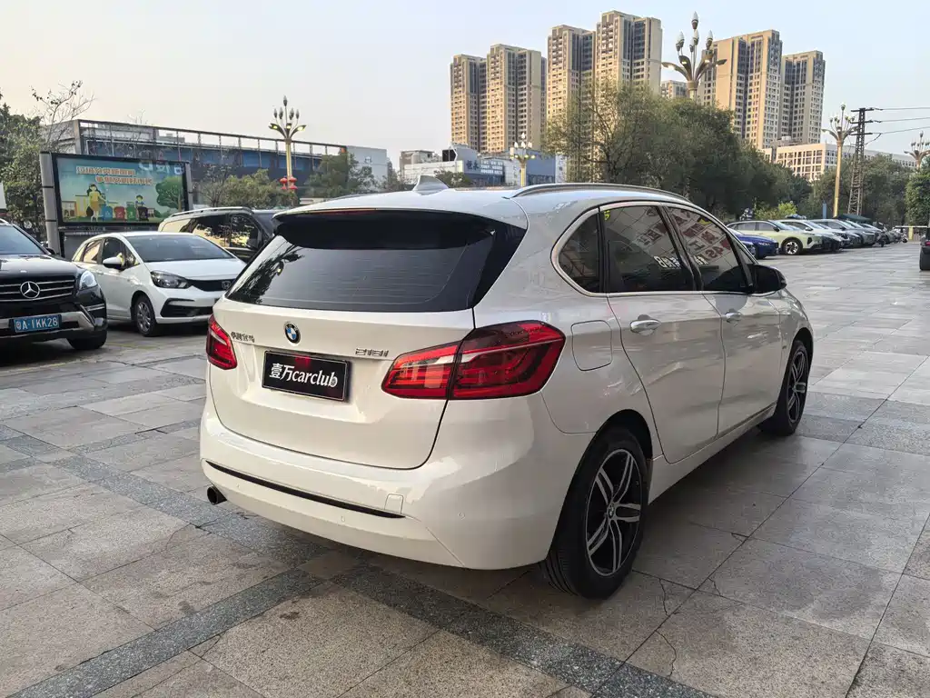 BMW 2 Series Active Tourer — миниатюра 10
