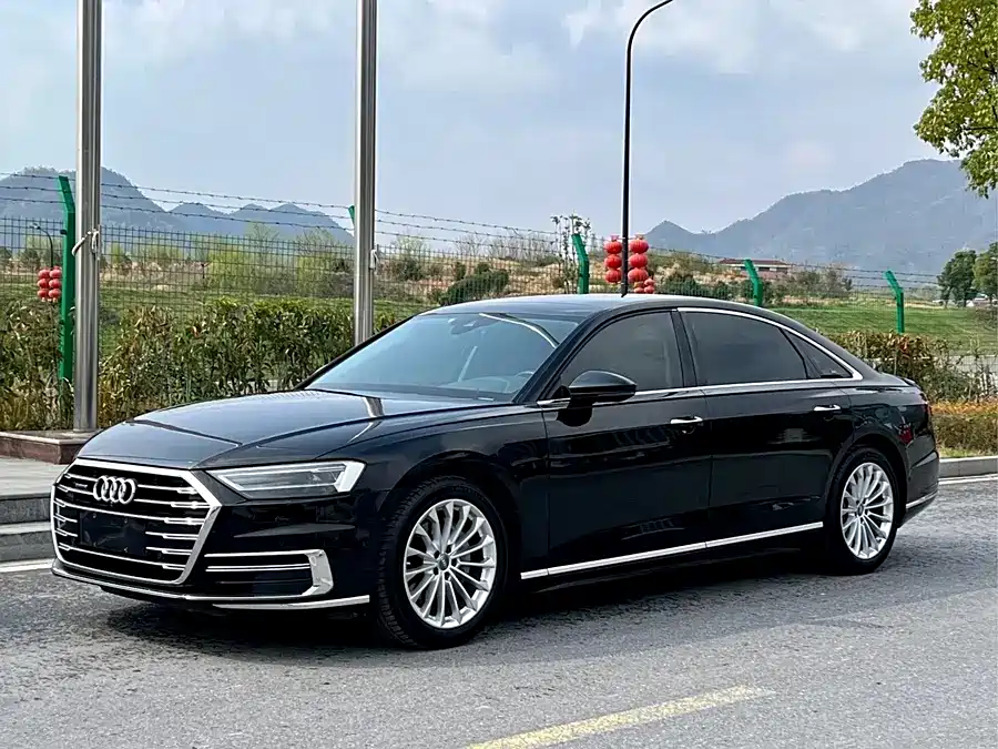 AUDI A8