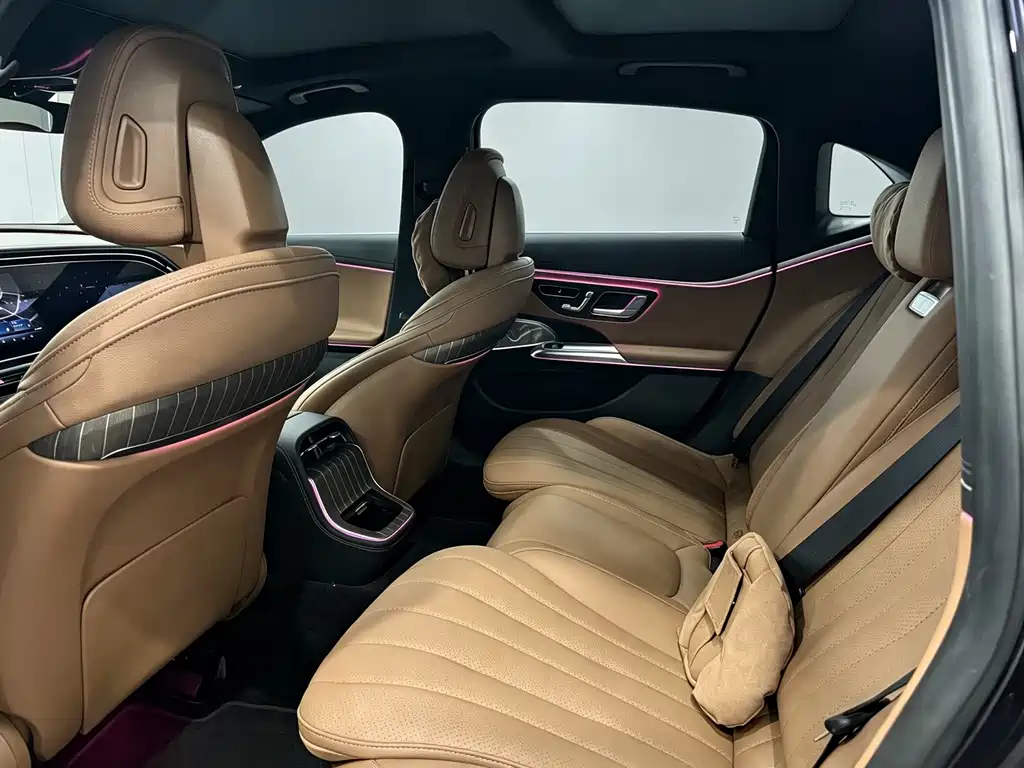 Mercedes-Benz E-Class — миниатюра 5