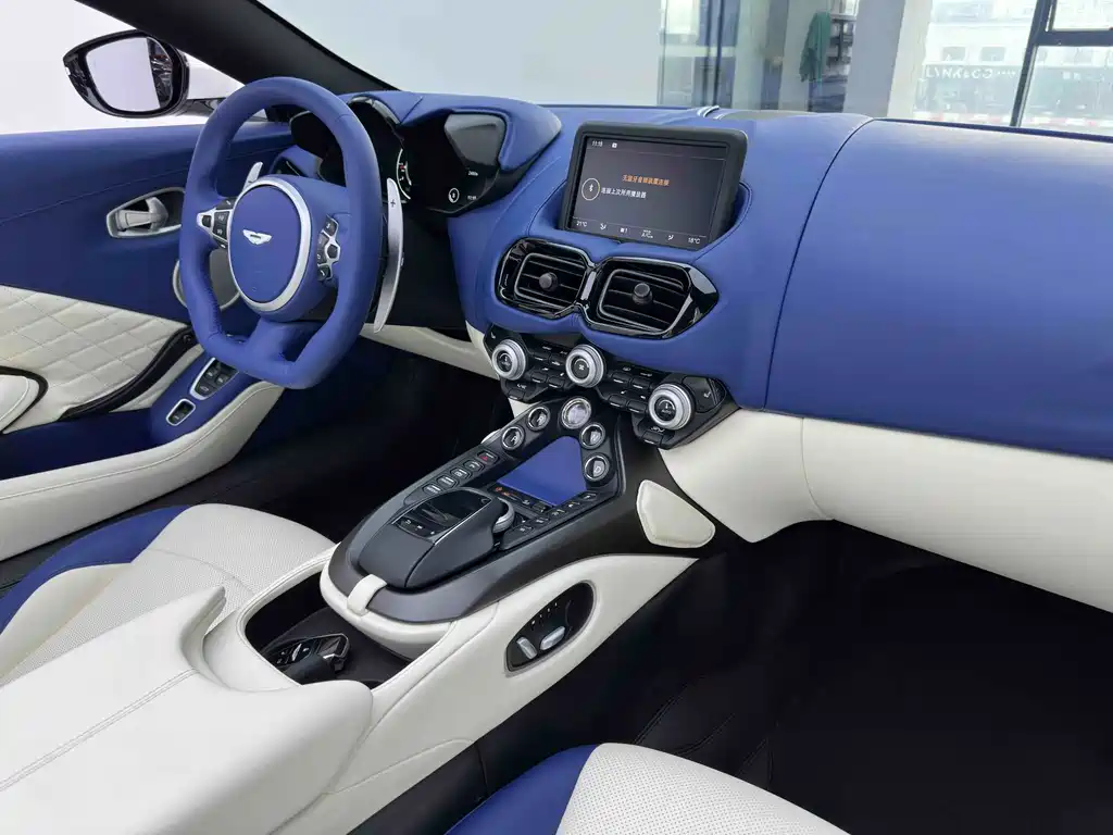 Aston Martin V8 Vantage — миниатюра 18