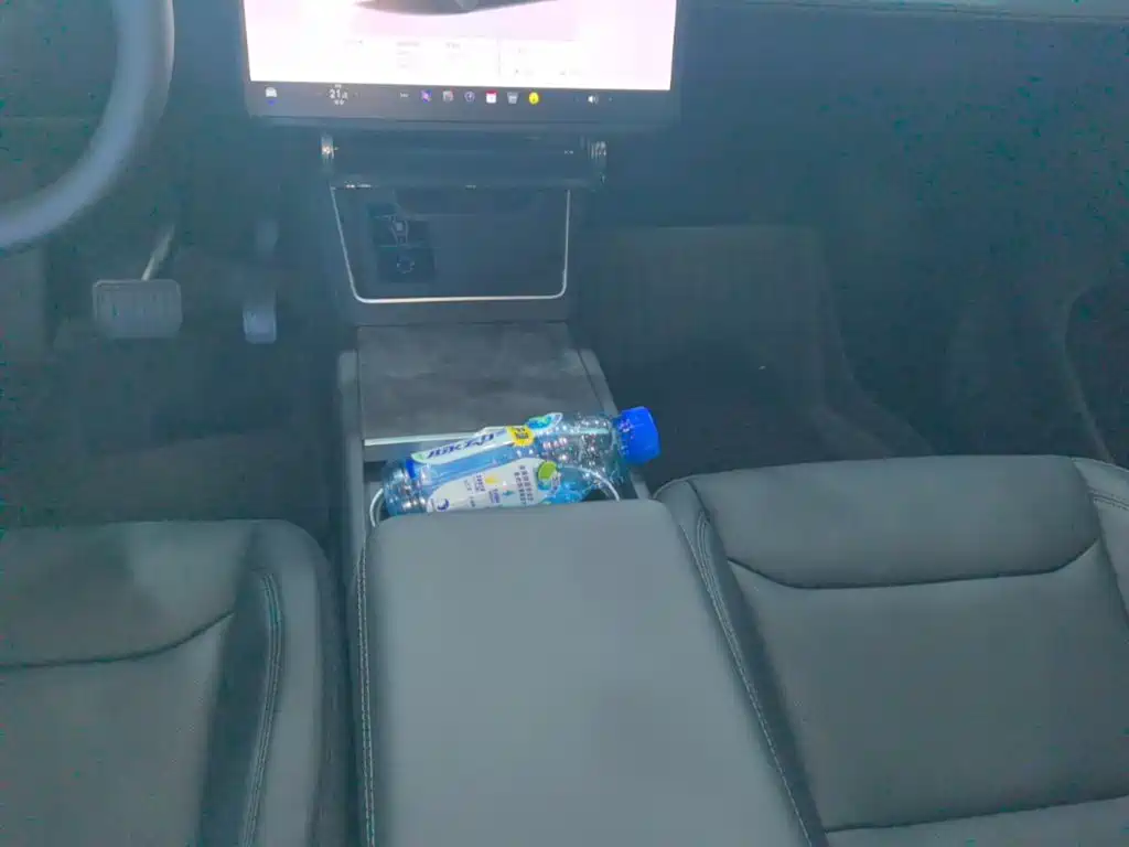 Tesla Model Y — миниатюра 14