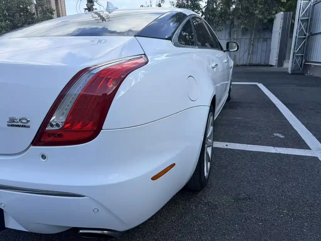 Jaguar XJ — миниатюра 8