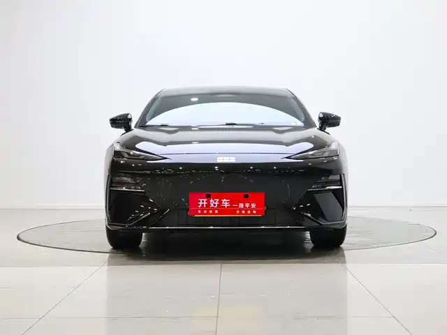 GEELY GALAXY GALAXY E8 2025