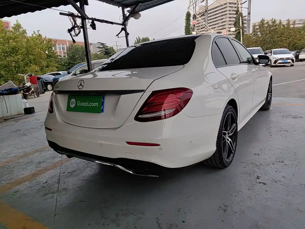 Mercedes-Benz E-Class — миниатюра 7