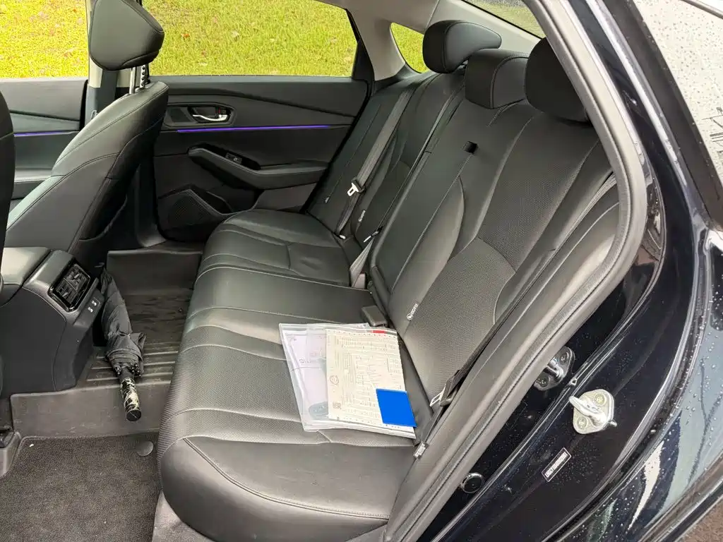Honda Accord — миниатюра 12