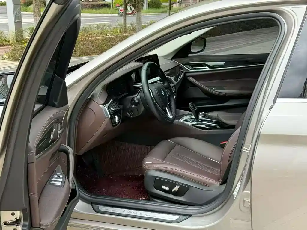 BMW 5 Series — миниатюра 8