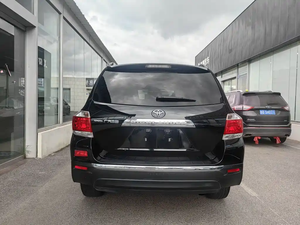 Toyota Highlander 2012 2.7L 7 мест Luxury