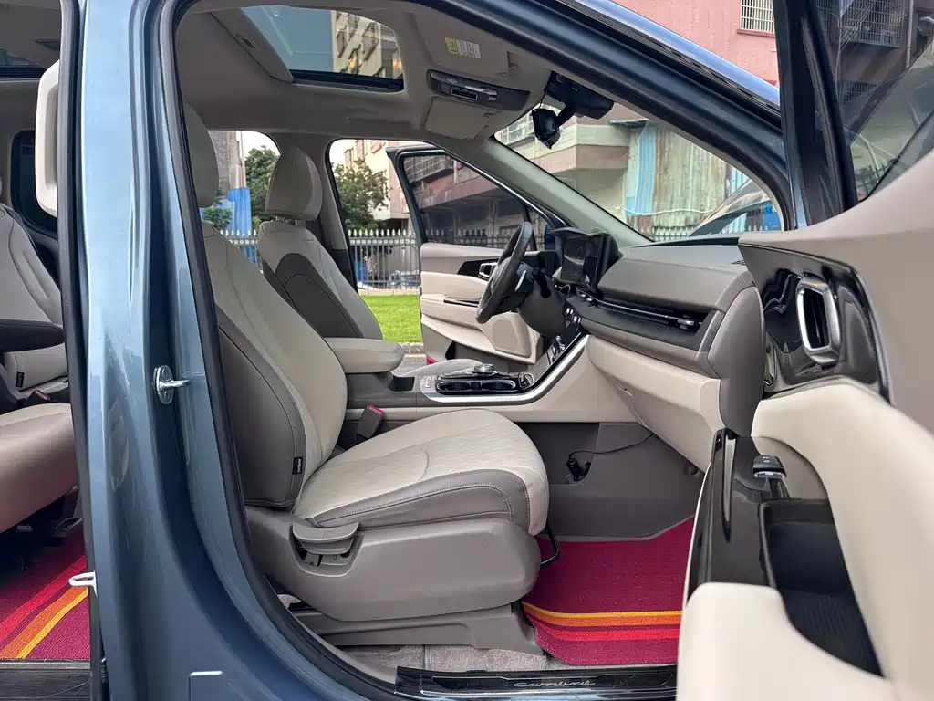 Kia Carnival — миниатюра 17