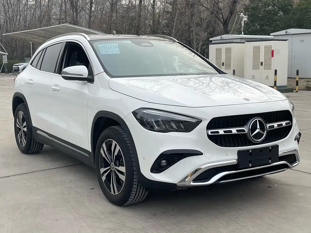 MERCEDES-BENZ GLA