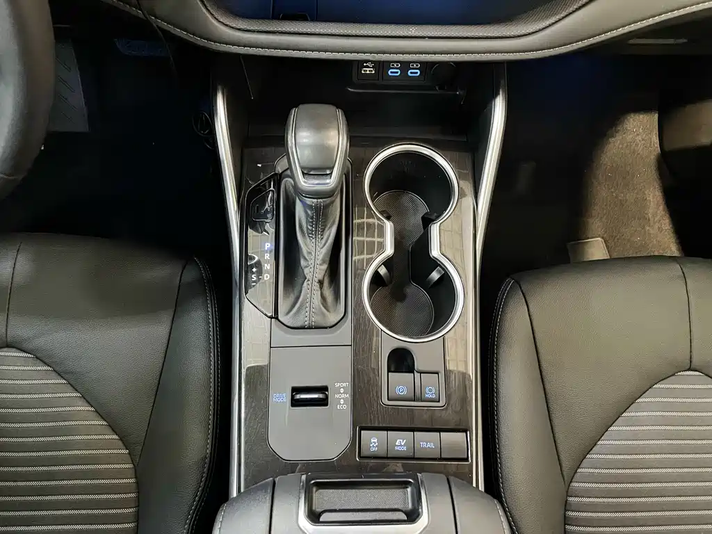 Toyota Crown Kluger — миниатюра 23