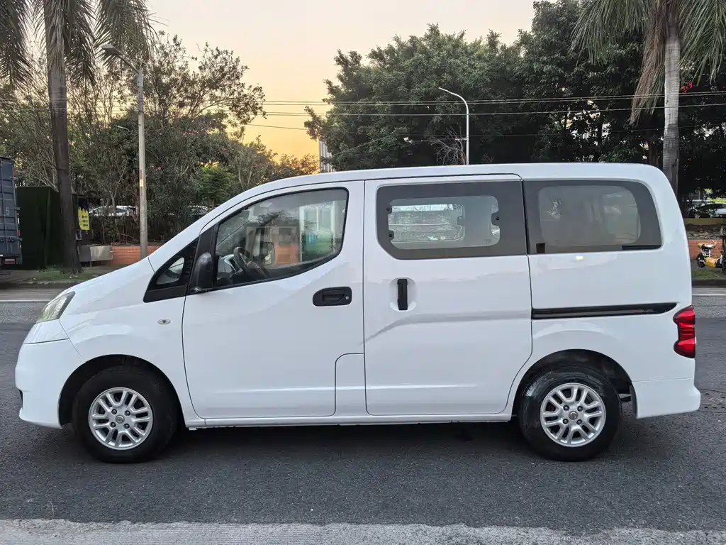 Nissan NV200 — миниатюра 4