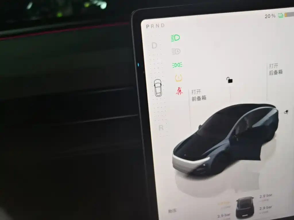 Tesla Model Y — миниатюра 14