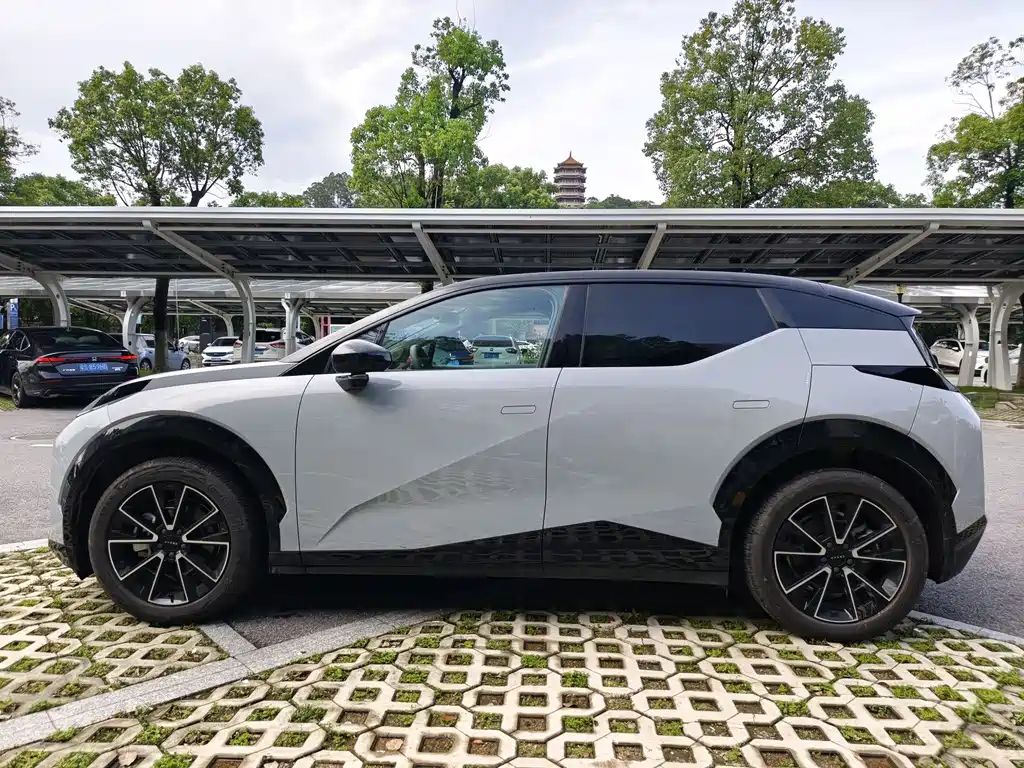 Zeekr X 2025 мест