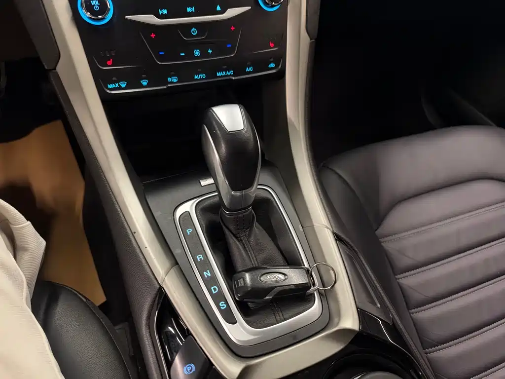 Ford Mondeo — миниатюра 13