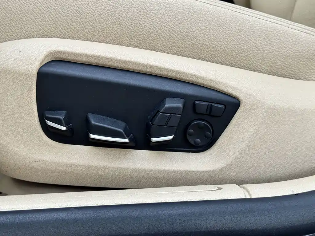 BMW 7 Series — миниатюра 11