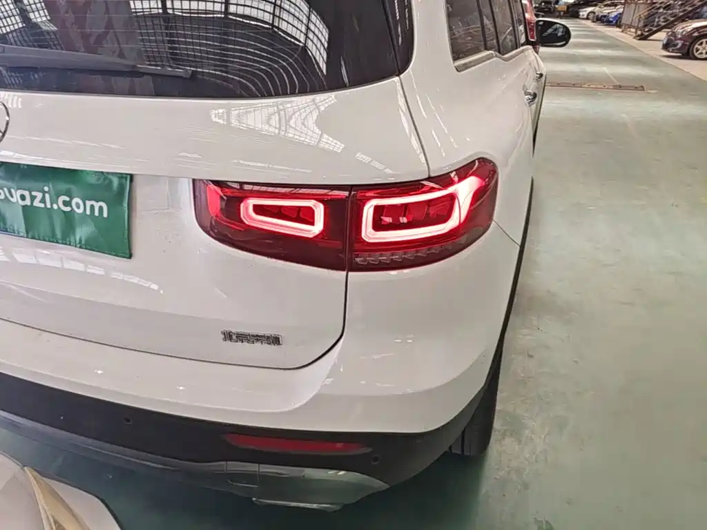 Mercedes-Benz GLB — миниатюра 8