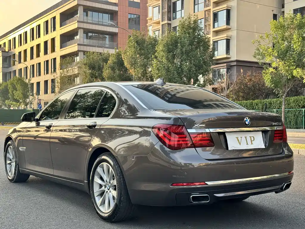 BMW 7 Series — миниатюра 3