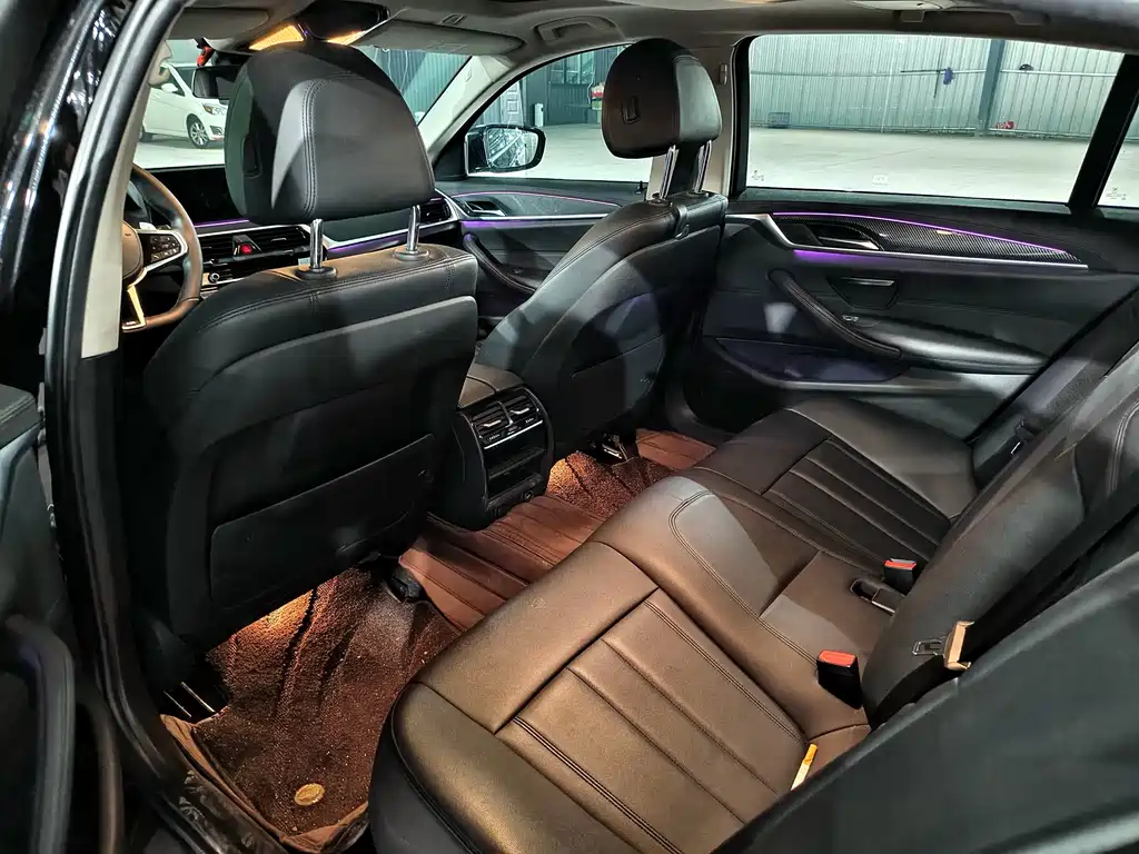 BMW 5 Series — миниатюра 6