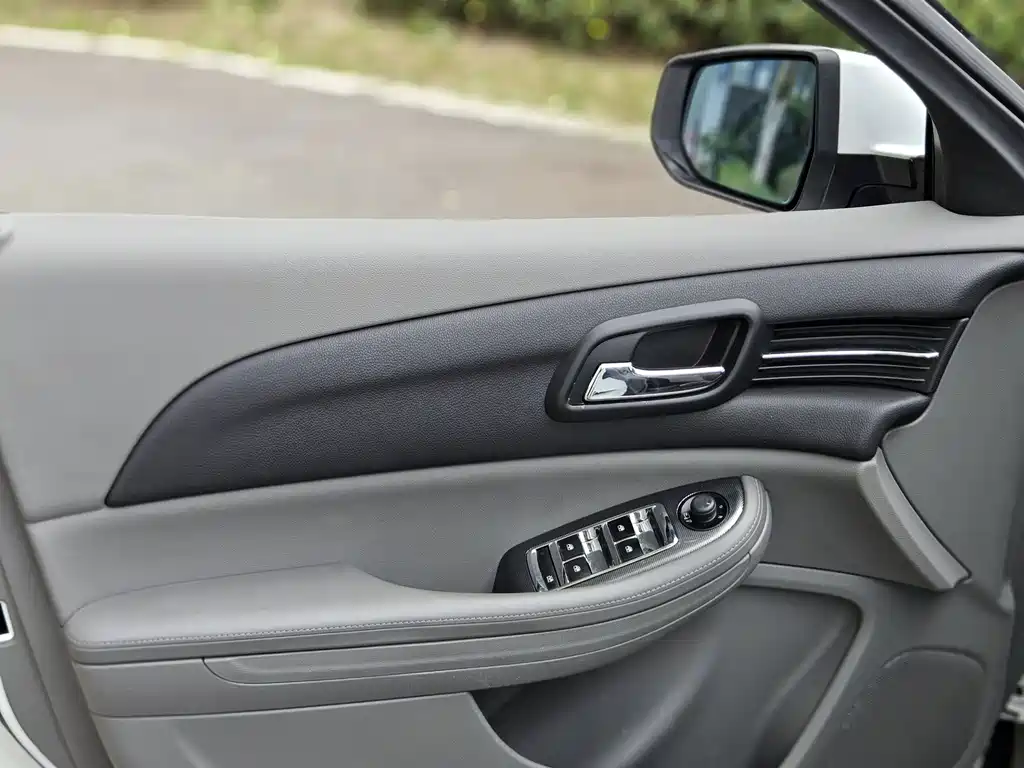 Chevrolet Malibu — миниатюра 4