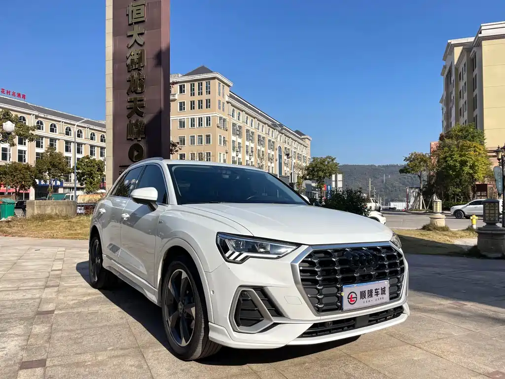 Купить Audi Q3