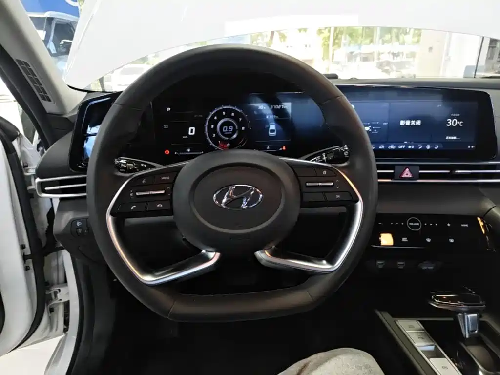 Hyundai Elantra — миниатюра 11