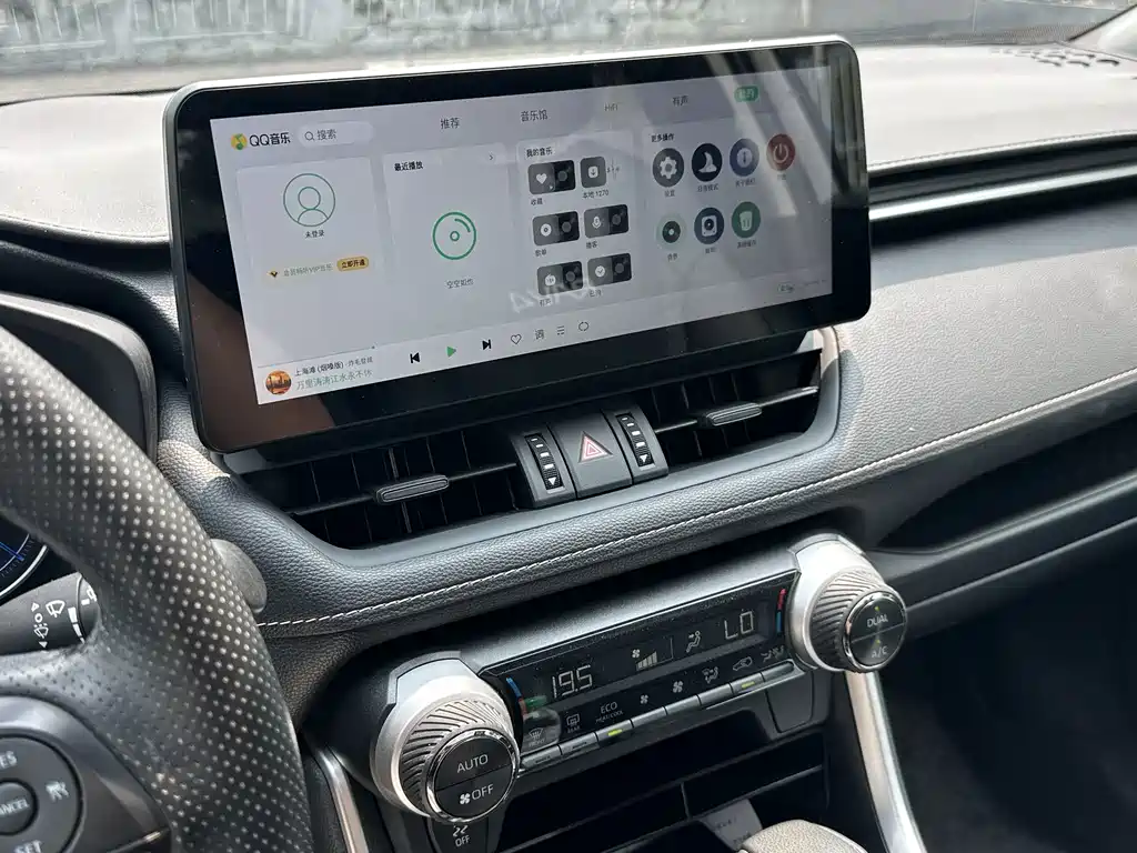Toyota RAV4 — миниатюра 13