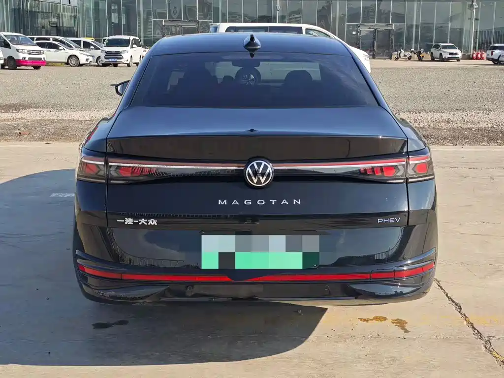 Volkswagen Magotan PHEV — миниатюра 5
