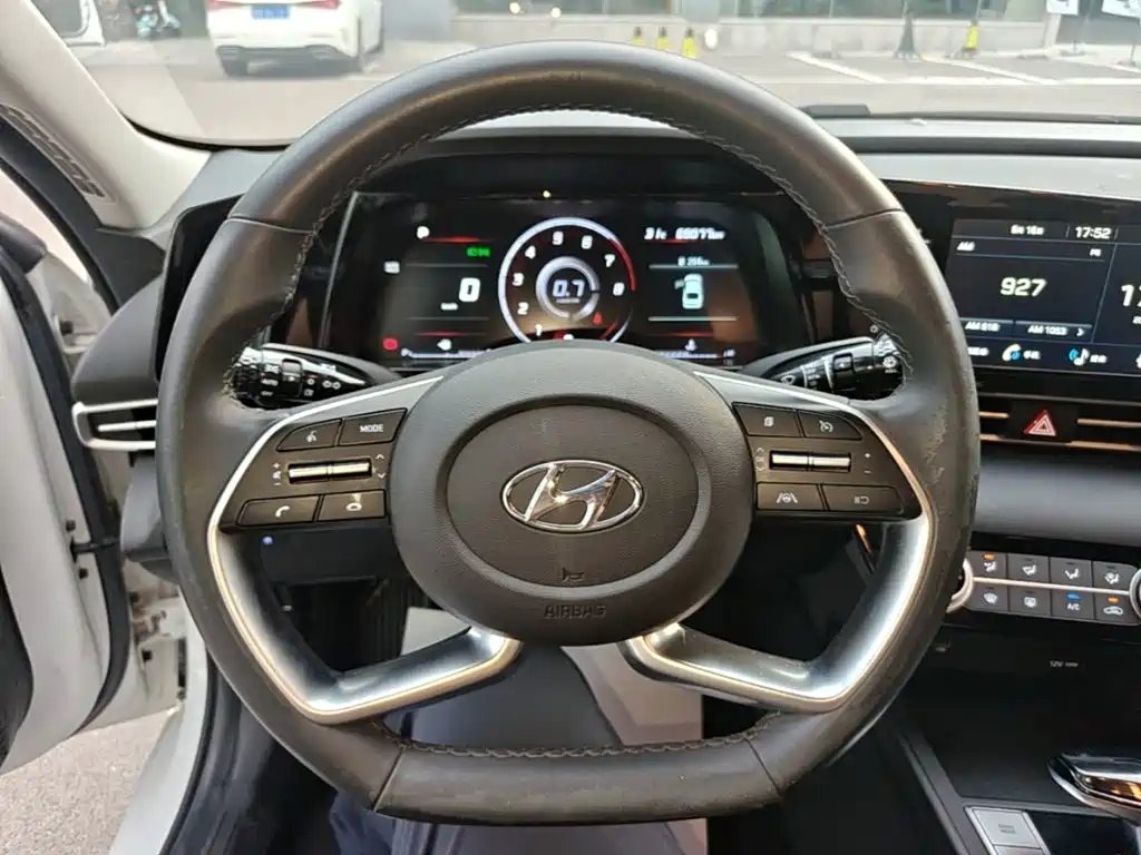 Hyundai Elantra — миниатюра 11