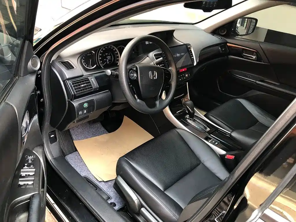 Honda Accord — миниатюра 7
