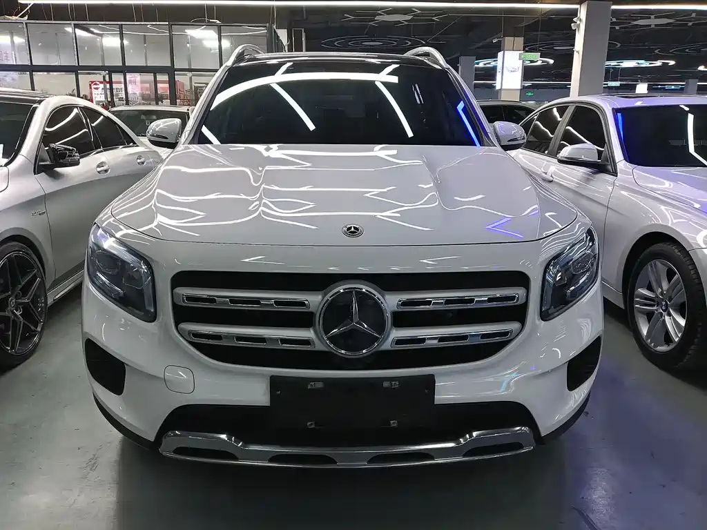 MERCEDES-BENZ GLB