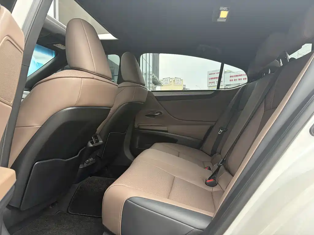 Lexus ES — миниатюра 19