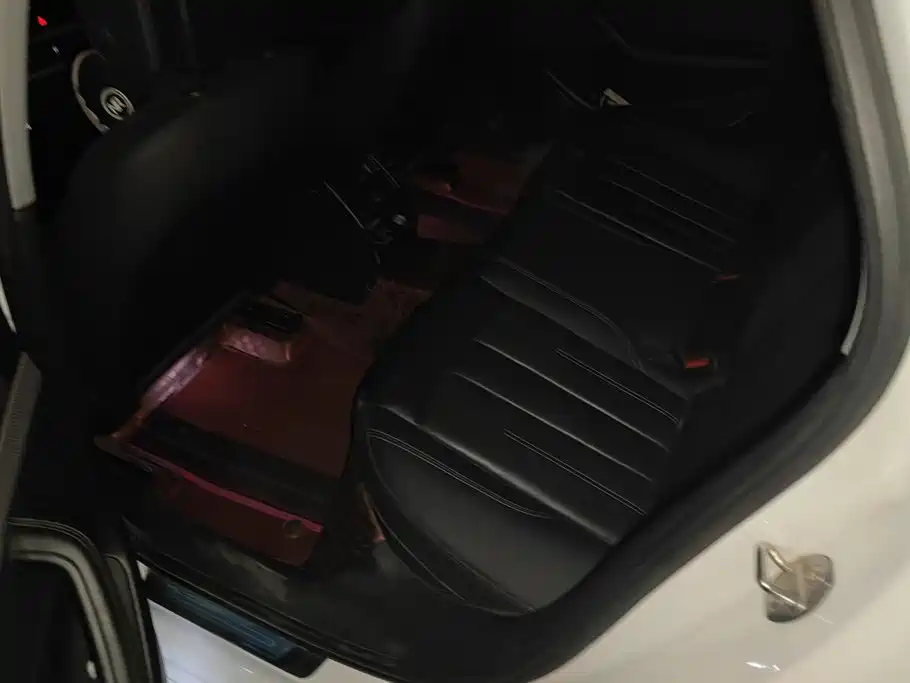 Audi A4L — миниатюра 11