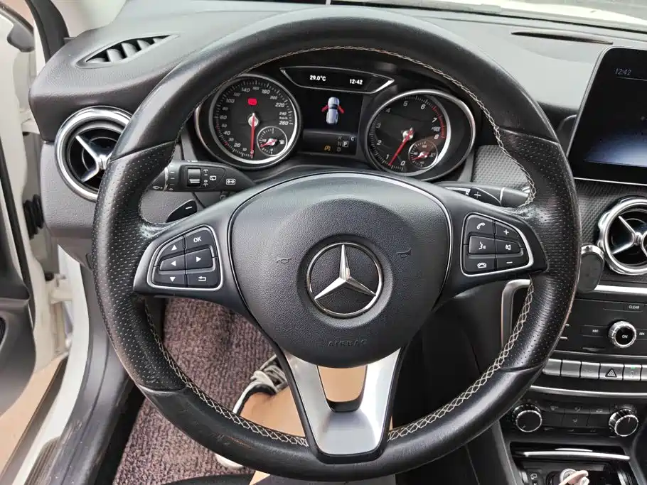 Mercedes-Benz GLA — миниатюра 14