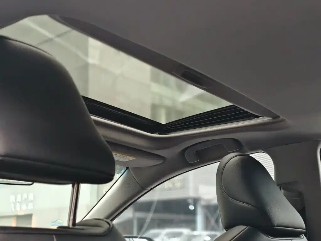 Toyota Camry — миниатюра 21