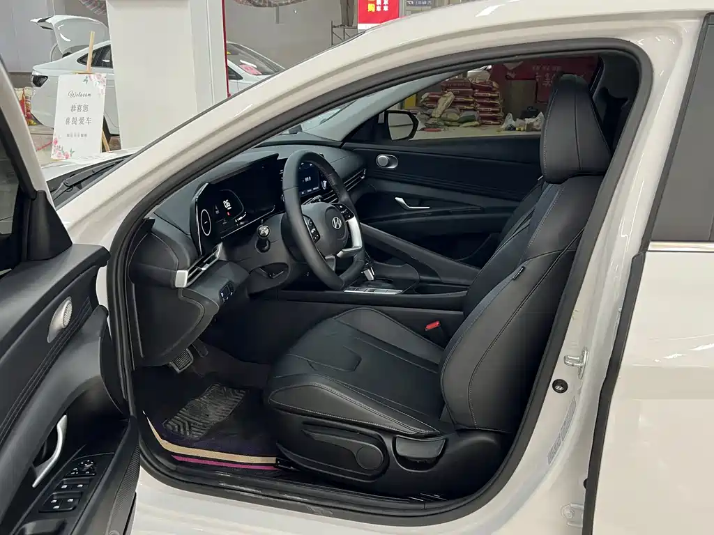 Hyundai Elantra — миниатюра 9