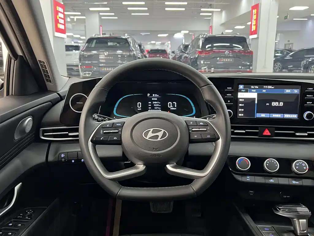 Hyundai Elantra — миниатюра 7
