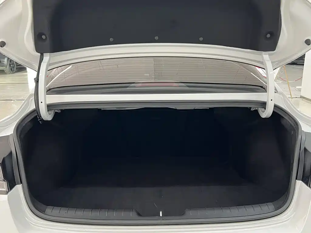 Hyundai Elantra — миниатюра 15