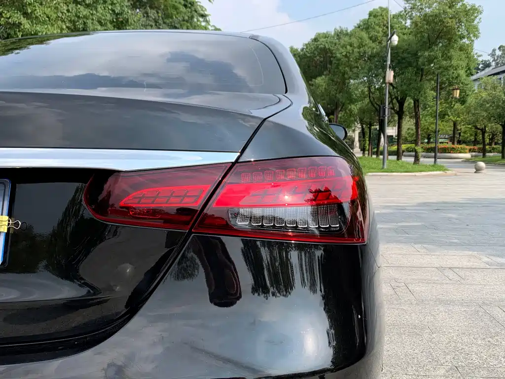 Mercedes-Benz E-Class — миниатюра 13