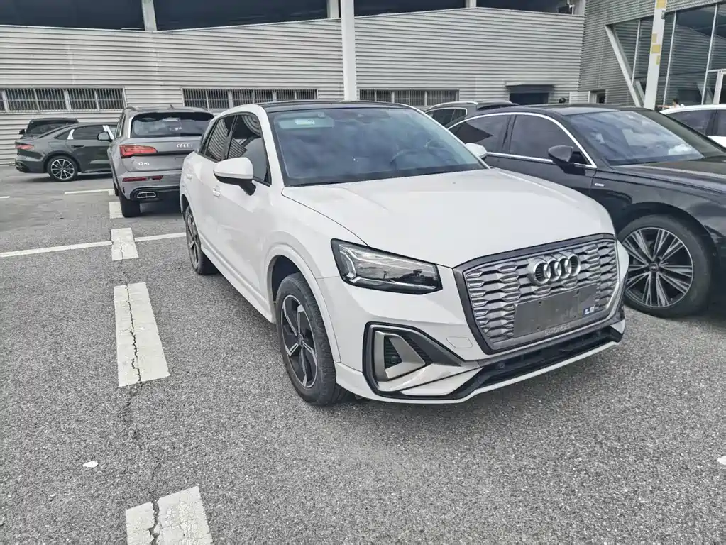 Audi Q2L e-tron — миниатюра 8