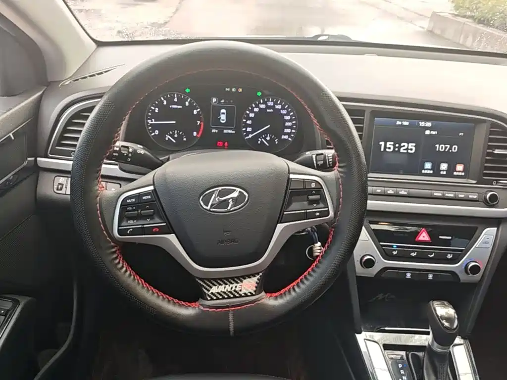 Hyundai Elantra — миниатюра 7