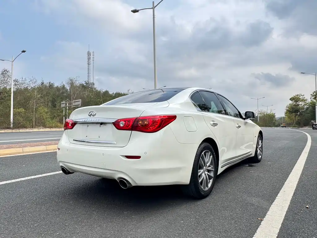INFINITI Q50L