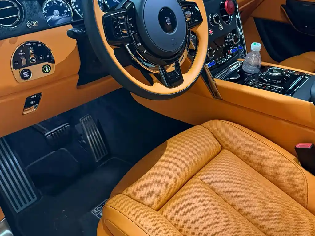 Rolls-Royce Cullinan 2024 мест
