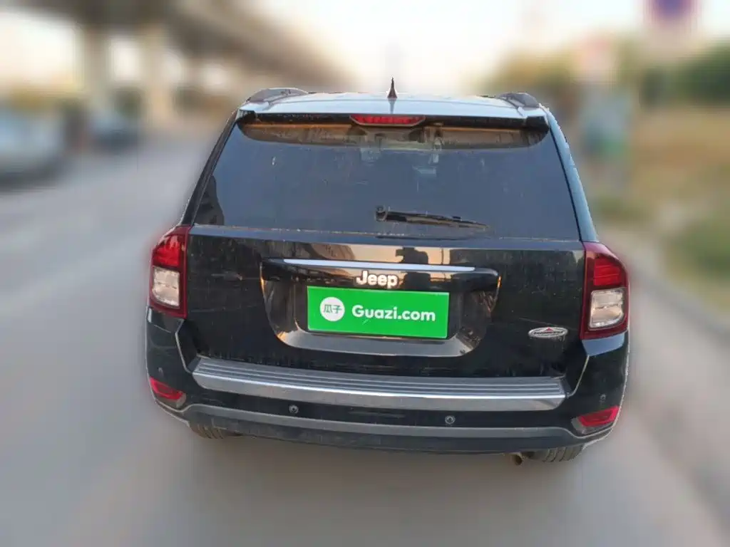 Jeep Compass (Import) — миниатюра 3