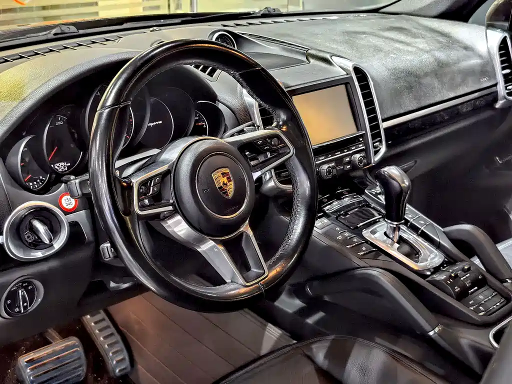 Porsche Cayenne — миниатюра 14
